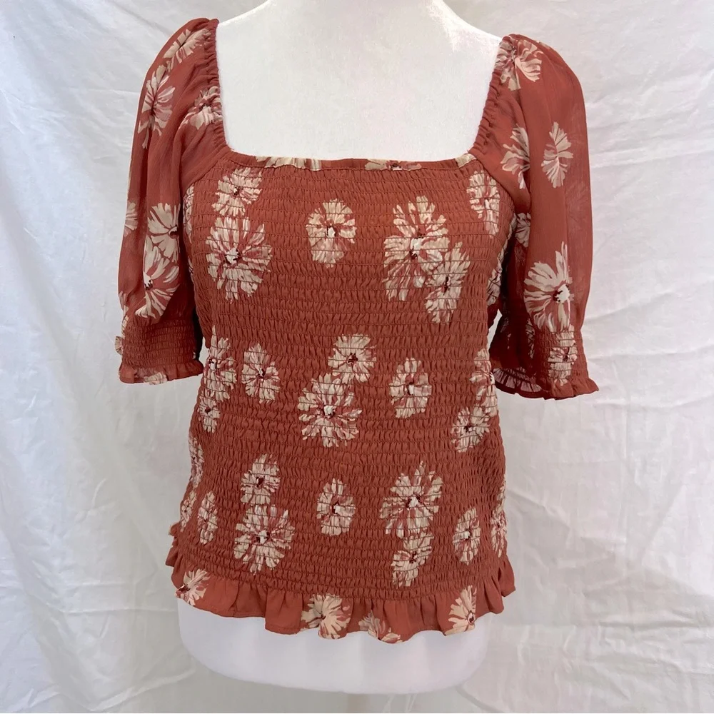 Madewell smocked Georgette Lucie puff sleeve top with tan flowers. - Picture 4 of 11